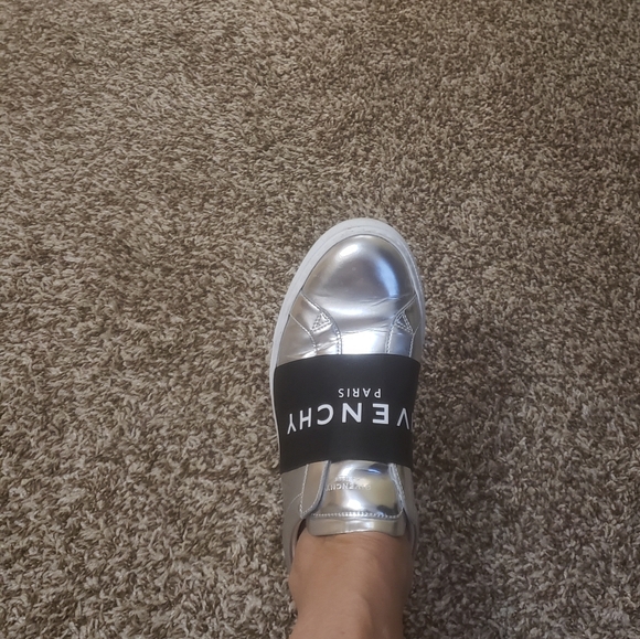 Shoes - Picture 4 of 4